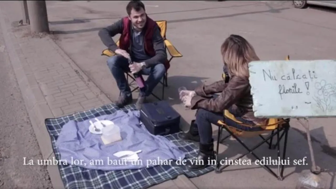 INEDIT. Doi tineri din Capitală au astupat gropi cu pământ şi arbuşti: 