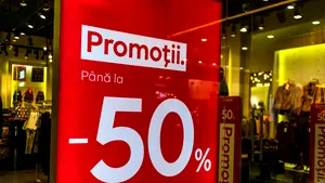 În plină criză, vânzârile online de haine cresc şi cu 30%. Româncele au renunţat să-şi ia pantofi cu toc