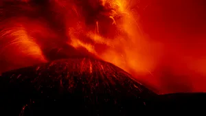 Atenționare de călătorie în Indonezia: o nouă erupție vulcanică afectează insulele Flores și Bali