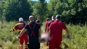 Cluj: Cuplu găsit inconștient într-un bazin cu apă, salvat de pompieri
