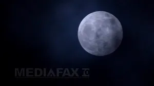 Fenomenul astronomic SUPERLUNA: De la ce oră va fi vizibil duminică