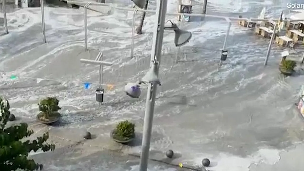 Bilanţ dramatic în Indonezia. Cutremurul şi tsunamiul au provocat MOARTEA a 1.763 de persoane