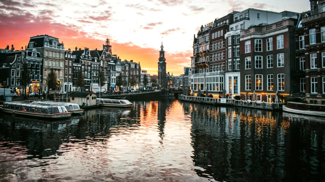 Atac cu explozibili asupra unei școli evreiești din Amsterdam în timpul nopții