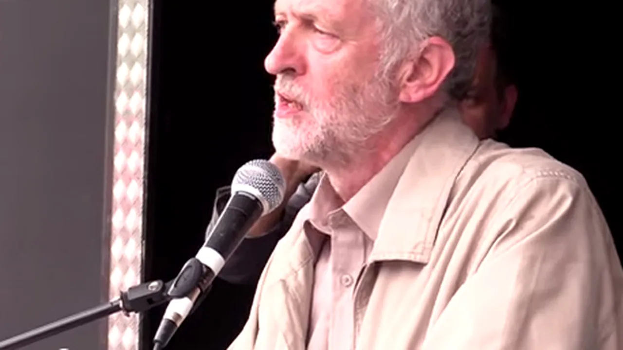 Jeremy Corbyn, liderul Partidului Laburist, a pierdut o moţiune de cenzură în cadrul partidului, dar refuză să demisioneze