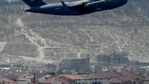 COMENTARIU Lelia Munteanu. America lui Biden a şters-o din Afganistan oferindu-le talibanilor o legitimitate solidă de luptători anti-ISIS
