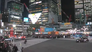 Cea mai aglomerată trecere de pietoni din lume a devenit o atracție turistică. Mii de oameni traversează intersecția în câteva minute