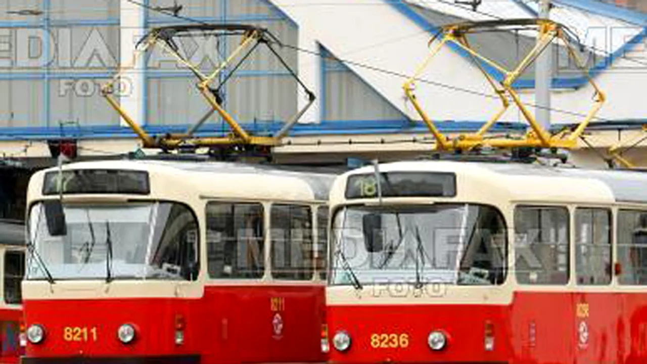 Un vatman a fugit cu bicicleta după tramvaiul său, care plecase accidental de la un depou din Praga