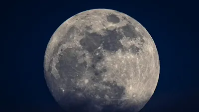 ANALIZĂ Luna devine teritoriu strategic. Ce ar putea aduce lupta pentru controlul lunar