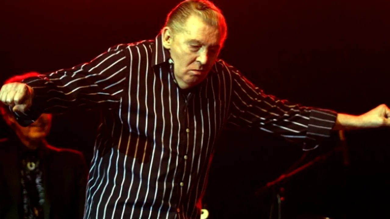 Jerry Lee Lewis s-a logodit şi vrea să se căsătorească pentru a şaptea oară