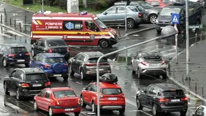 USR propune modificarea Codului rutier pentru introducerea culoarului de salvare