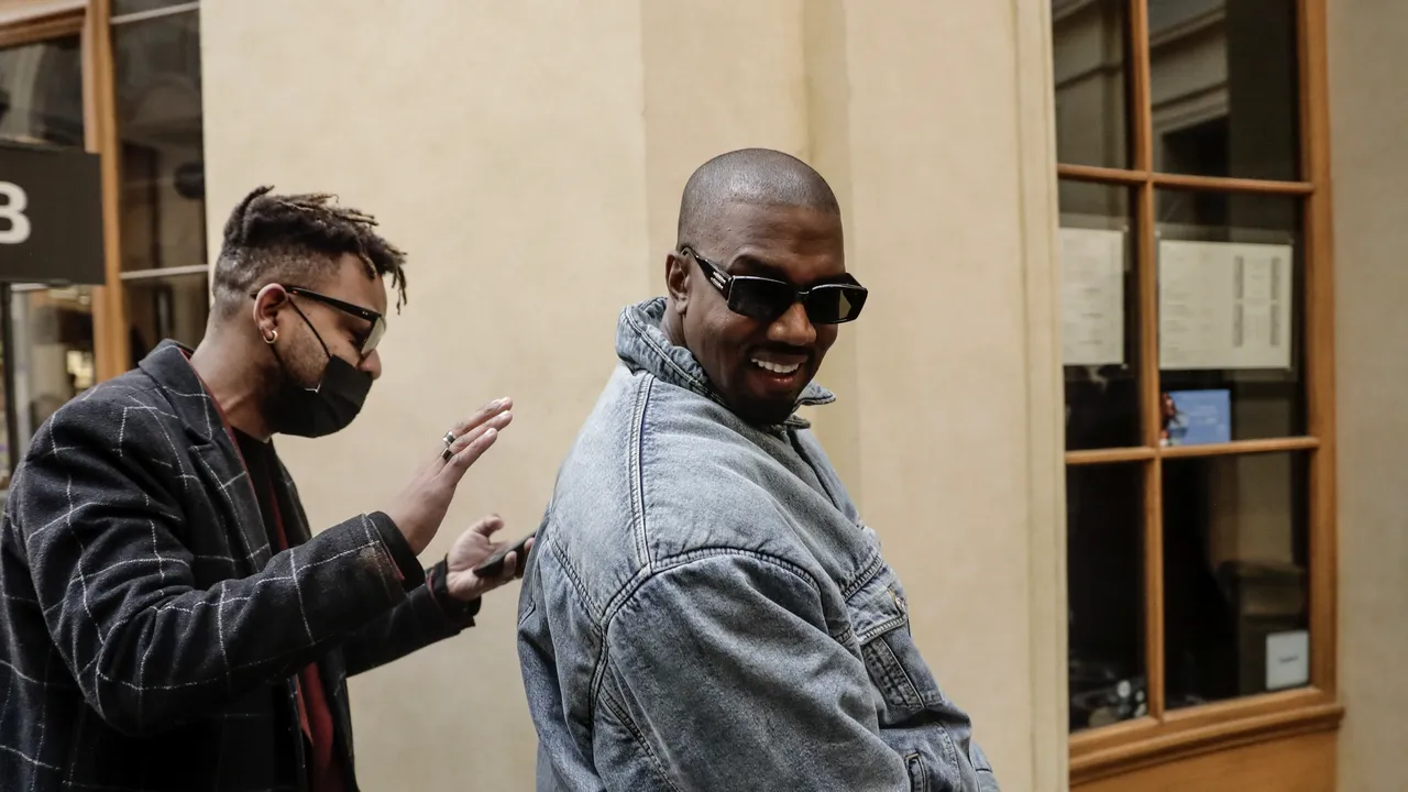 Rapperul Kanye West prezintă scuze comunităţii evreieşti pentru comentariile sale antisemite