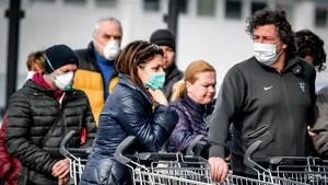 COMENTARIU Marius Oprea / Politicienii continuă lupta pentru putere, românii luptă să supravieţuiască