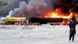 Mai multe cisterne ale NATO au fost distruse de o bombă în Pakistan