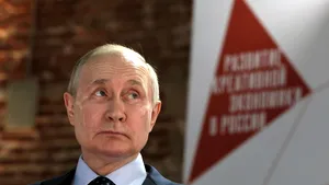 Kissinger crede că e improbabil ca Putin să supravieţuiască unei înfrângeri în Ucraina: 