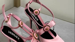 Prada, potenţial cumpărător al Versace