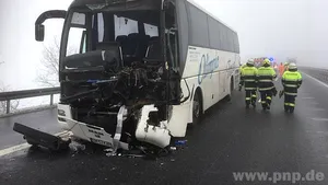 Autocar din România, grav ACCIDENT de circulaţie în Germania. Nouă persoane au fost rănite/ Reacţia MAE: Victimele au fost externate, cu excepţia şoferului
