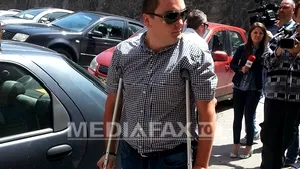 Copilotul Răzvan Petrescu, rănit în accidentul aviatic din Apuseni, este operat din nou la Cluj