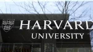 Donald Trump a interzis vizele pentru studenții străini de la Harvard