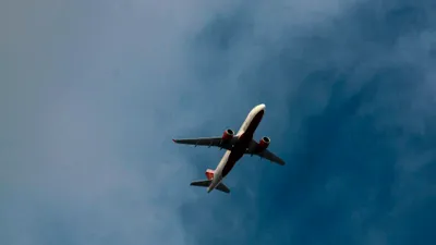 SOCIAL Clipe de panică la bordul unui avion Delta: aeronava a coborât 8.230 de metri în 10 minute