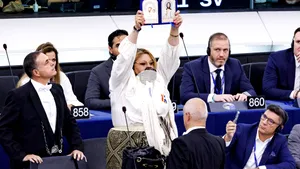 Diana Şoşoacă, penalizată în Parlamentul European. Pedeapsa vine la câteva zile după sancţiunea primită în România / CCR i-a respins azi, din nou, candidatura la prezidenţiale