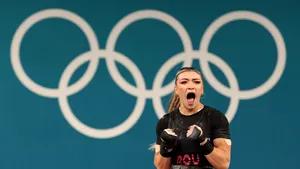 Mihaela Cambei, vicecampioană olimpică, în concurs la Mondialele de haltere. Competiția contează pentru calificarea la Jocurile Olimpice 2028