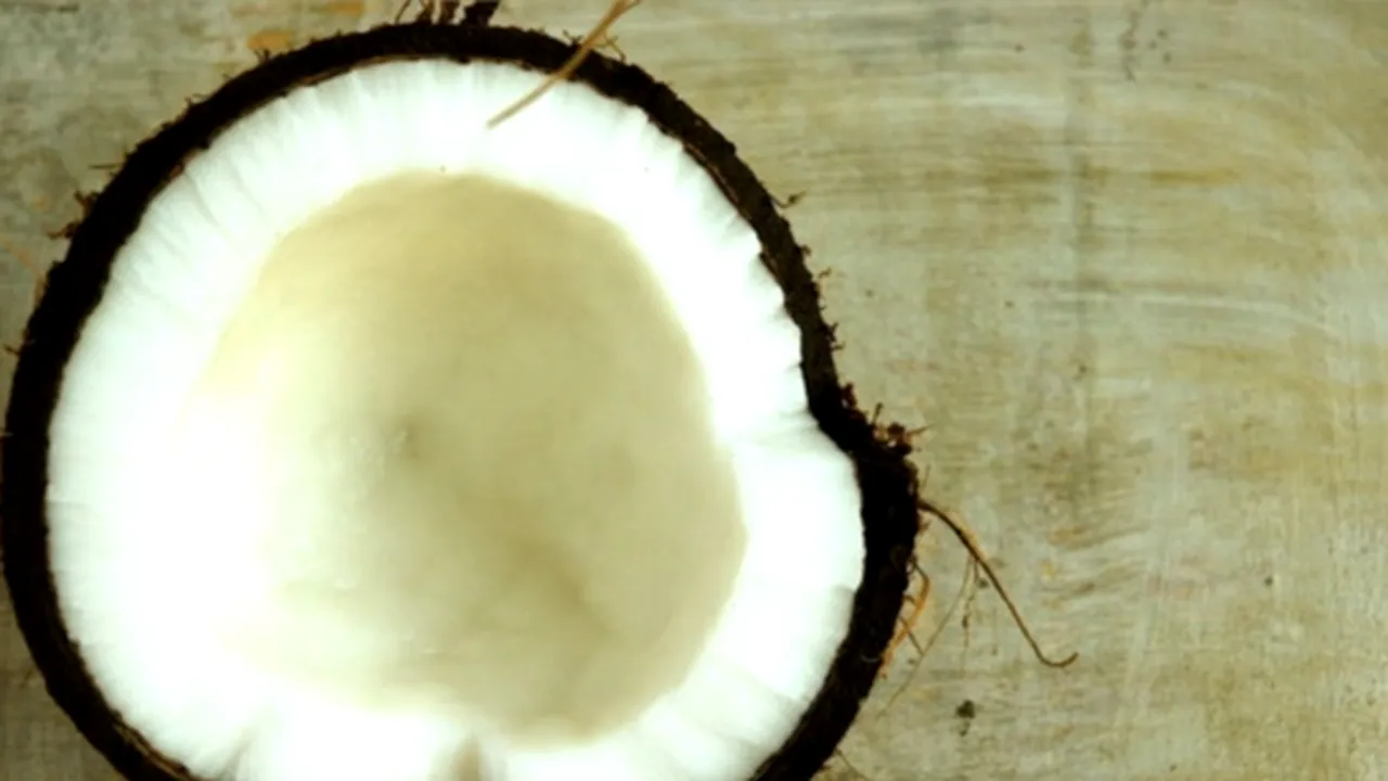 O familie din Cuba produce făină din nucă de cocos şi yucca pe fondul crizei