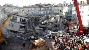 Cutremurul din Turcia: Zeci de persoane, salvate de sub dărâmături. Bilanţul morţilor a crescut - FOTO şi VIDEO