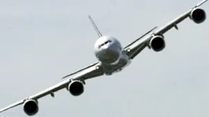 Toulouse: Mai mulţi răniţi, după ce un avion se loveşte de un parapet