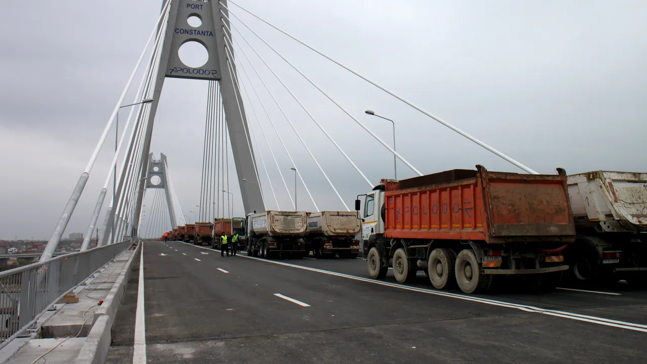 Podul vechi de la Agigea se închide complet pentru ultimele intervenţii tehnice. Ce rute alternative există pentru traversarea Canalului Dunăre-Marea Neagră