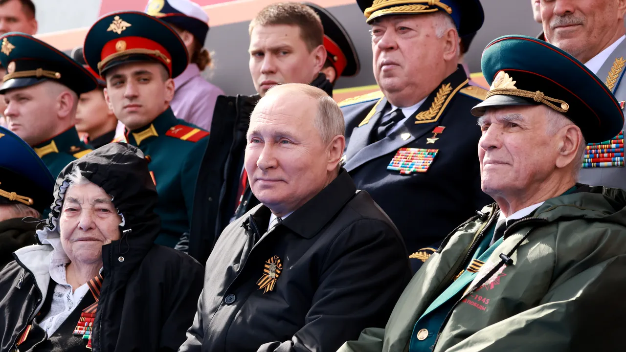 COMENTARIU Marius Oprea / Vladimir Putin şi-a văzut parada cu ochii. Nu se ştie ce au văzut alţii 