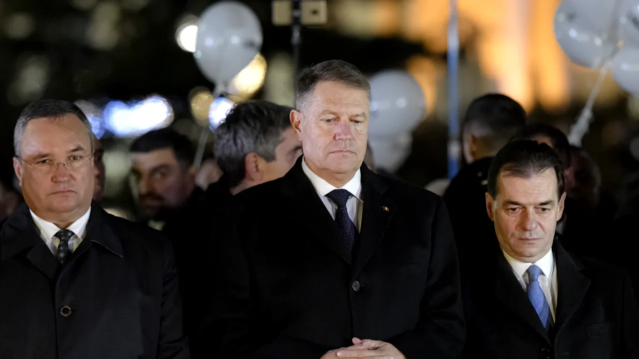Marş pentru comemorarea eroilor Revoluţiei, în Capitală. Sute de oameni, întâmpinaţi de Iohannis şi Orban în Piaţa Universităţii / Scrisoarea primită de preşedinte, de la fiul disidentului Ursu. VIDEO