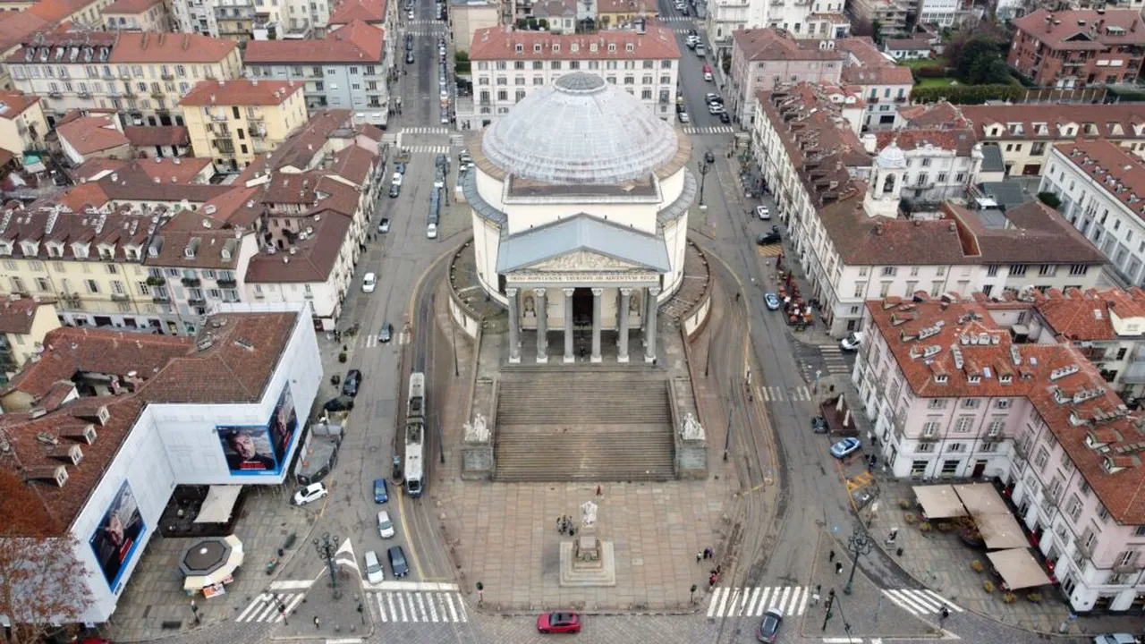 A venit în Italia pentru facultate, dar dorul de casă i-a schimbat viața. Afacerea lansată la Torino