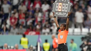 Meciurile de fotbal cu peste 100 de minute ar putea deveni ceva obişnuit. Anunţul lui Infantino