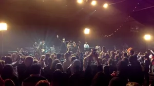 Echipa filmului #Selfie este în cărţi pentru CEL MAI MARE SELFIE din lume - FOTO, VIDEO