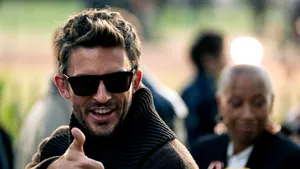 Jonathan Bailey, actorul care a jucat în Wicked și Bridgerton, desemnat cel mai sexy bărbat în viață