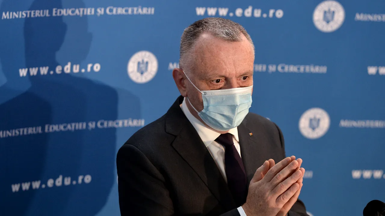 Ministrul Sorin Cîmpeanu anunţă când va începe vaccinare profesorilor