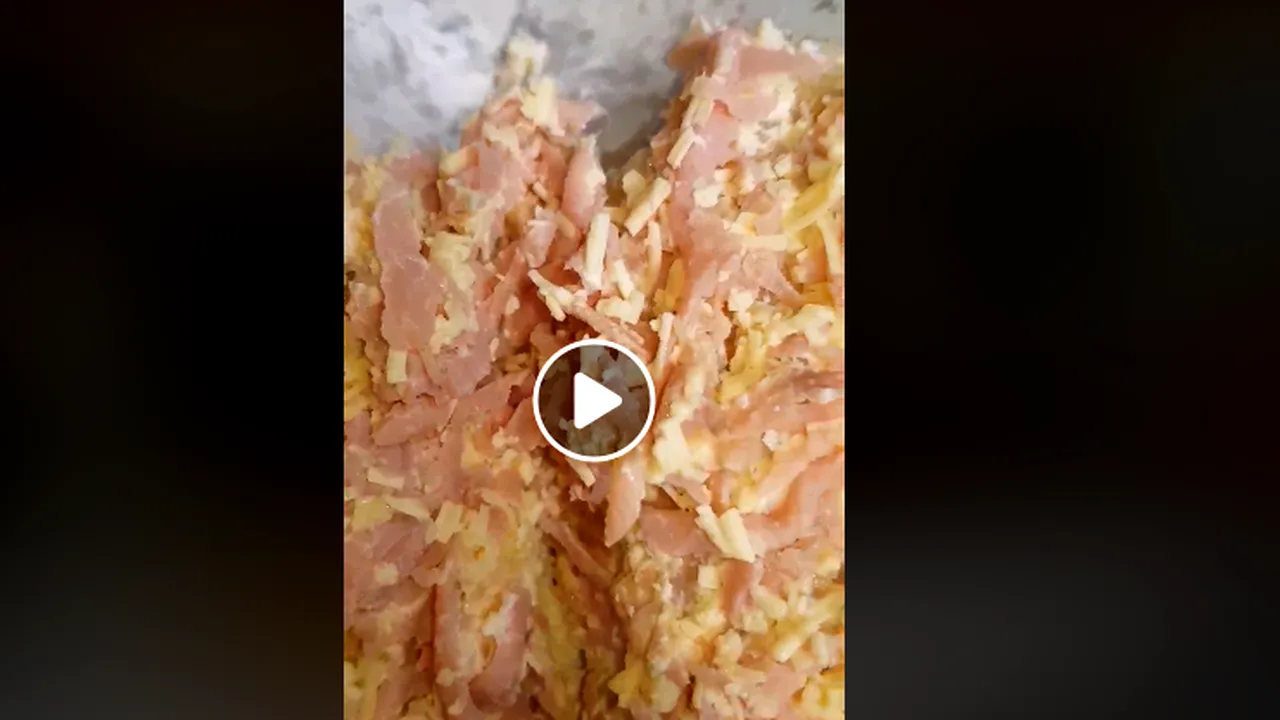 Langoş cu viermi vii la o patiserie din ţară - Atenţie, VIDEO cu imagini explicite/  Protecţia Consumatorului a început ancheta
