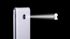 Aplicaţiile de cameră de la Samsung şi Google, vulnerabile. Utilizatorii pot fi fotografiaţi sau înregistraţi fără să ştie