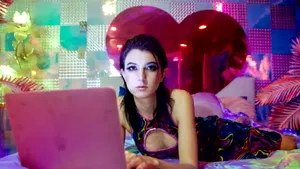 Cererea pentru servicii de videochat a crescut semnificativ după ce milioane de oameni au rămas blocaţi în case