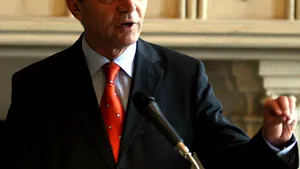Băsescu către reporteri: De miliţieni vă este frică puţin, mă tem