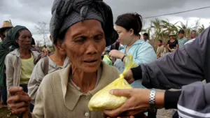 Myanmar: Junta militară permite accesul angajaţilor umanitari în ţară
