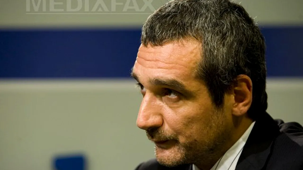 Lăzăroiu: Ideal ar fi să plece toţi, şi miniştrii şi premierul