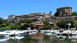 Destinația superbă din Italia pe care mulți turiști o ignoră: are un lac vulcanic și un centru medieval de poveste