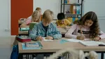 Studiu: Nu diferențele biologice, ci sistemul educațional separă copiii în roluri prestabilite