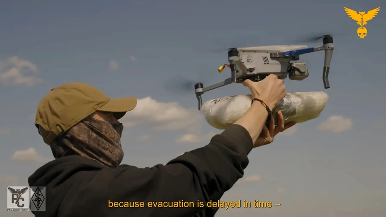 (FOTO/VIDEO) Ucrainenii arată cum dronele livrează ajutoare medicale. Imagini publicate de GUR