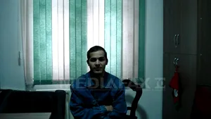 O sală de la Judecătoria Sectorului 4, evacuată după ce un deţinut s-a tăiat în faţa judecătorului. Bărbatul, cunoscut pentru forme extreme de protest