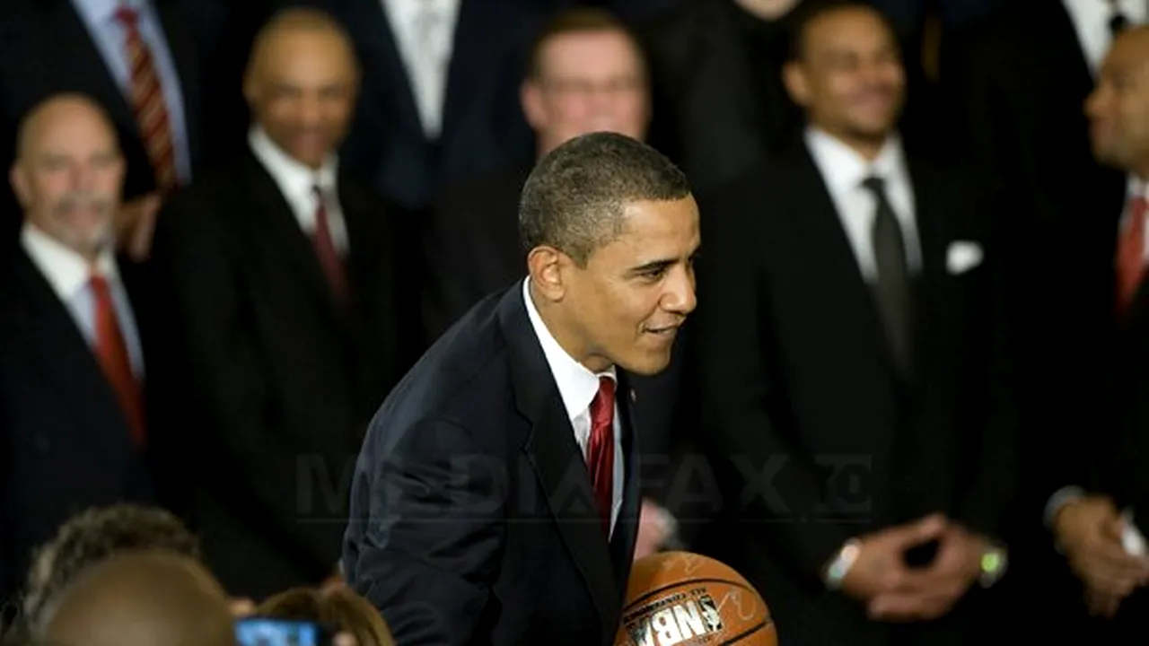 Barack Obama a jucat un meci de baschet cu vedete din NBA