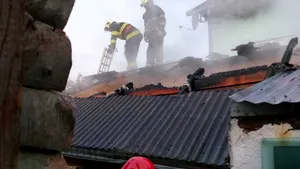 Incendiu la o pensiune din apropierea Caransebeşului FOTO