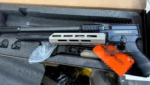 Arme cu aer comprimat găsite într-un colet trimis din Olanda pe Aeroportul Otopeni