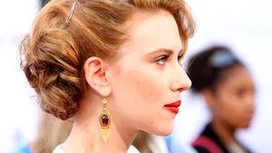 Scarlett Johansson va crea o linie de poşete Mango în beneficiul copiilor din Haiti